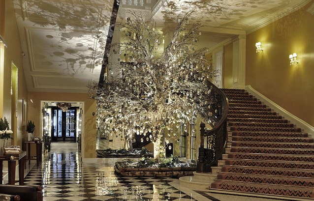 article-2471400-18E672C200000578-811_638x409